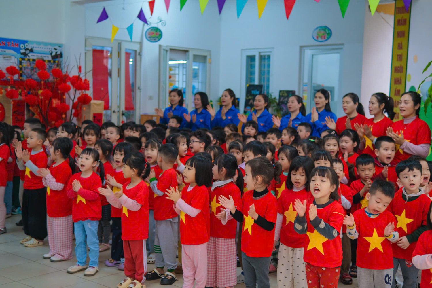 .SỨC TRẺ HÀ TRÌ: RỰC RỠ CỜ HOA. HƯỞNG ỨNG CHÀO MỪNG ĐẠI HỘI ĐẠI BIỂU TOÀN QUỐC LẦN THỨ XIV CỦA ĐẢNG